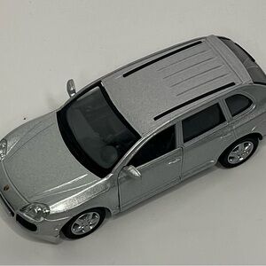 Silver diecast, Porsche Cayenne turbo SUV 1/24 scale